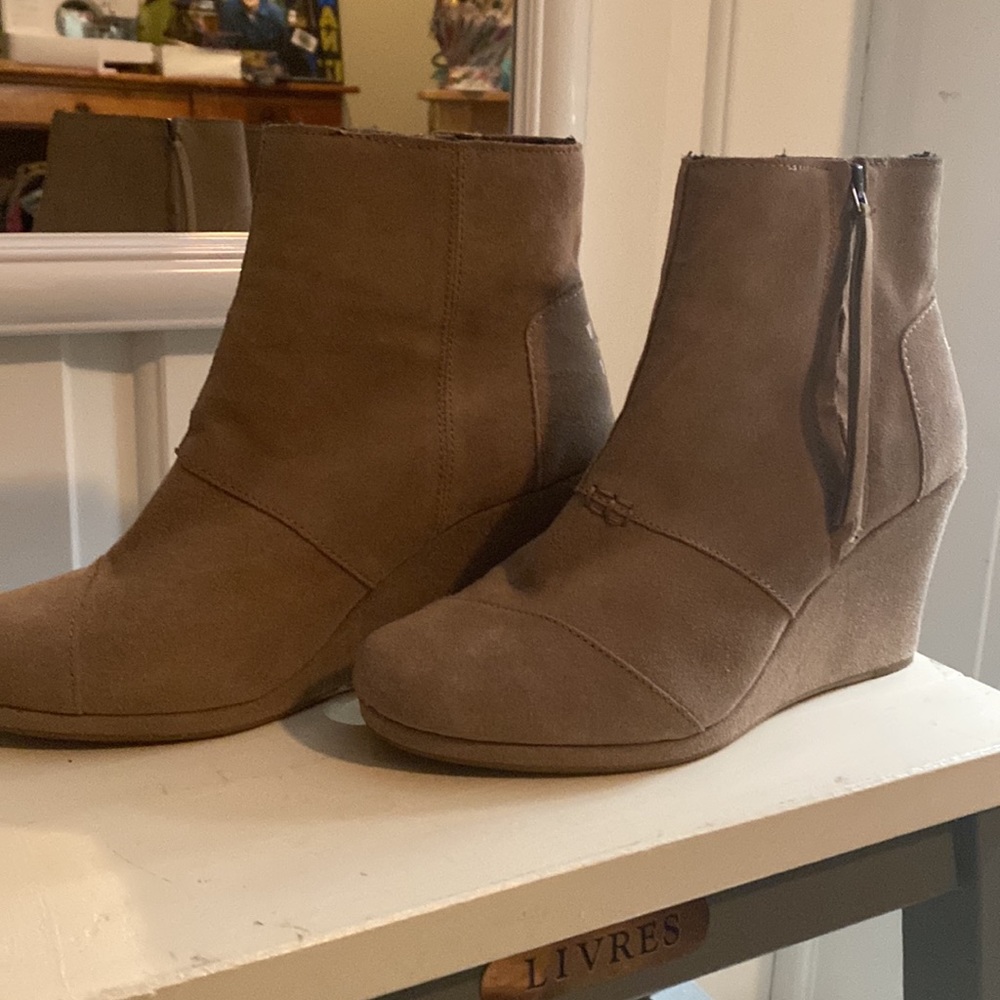 Tom’s suede wedge booties